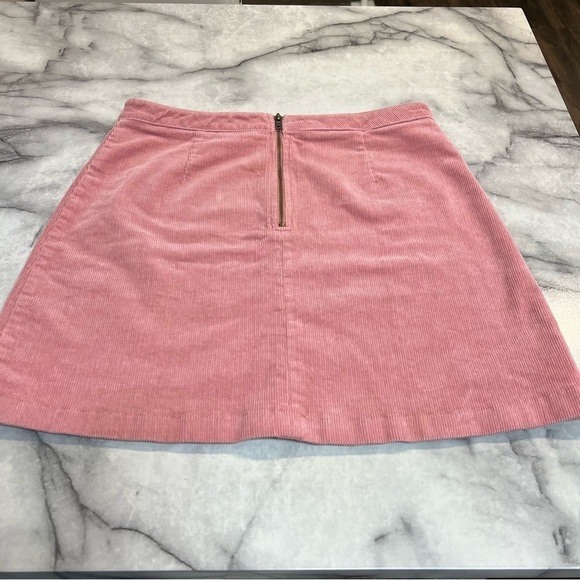 Forever 21 bottom corduroy pink mini skirt with front half way zíper. Size M - Picture 4 of 9